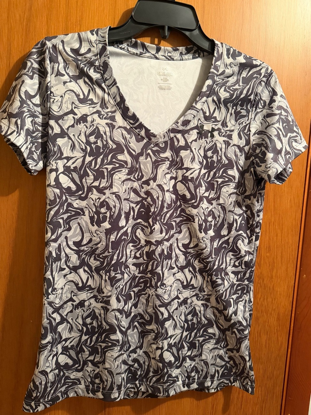 Under Armour Women's V-Neck Short Sleeve Top — Charcoal and Light Gray Swirl